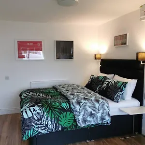  Apartment Stylish Bungalow, Close To Centre United Kingdom