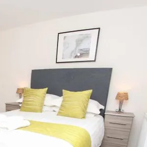  Holiday home No12-luxe Living Guest Apartment- 1 Bed-garden-private Parking-wifi-beach-city United Kingdom